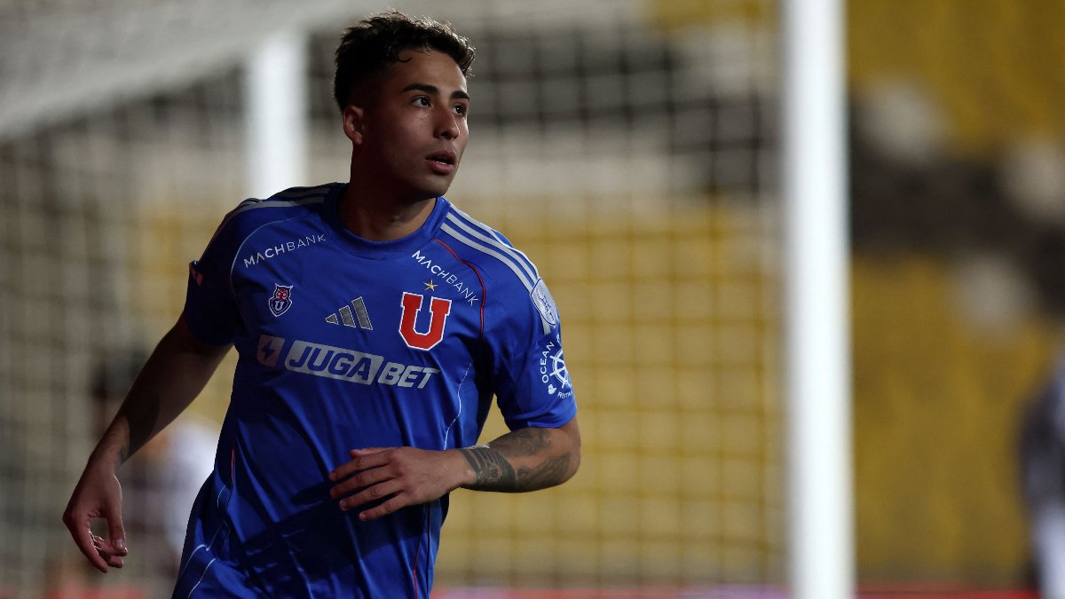Lucas Assadi, alvo do Atlético, em ação pela Universidad de Chile (foto: Javier Torres/AFP)