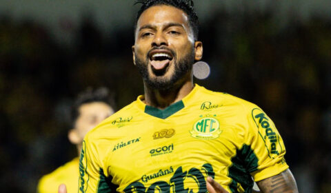 Capitão do Mirassol protesta contra arbitragem em empate com Cruzeiro