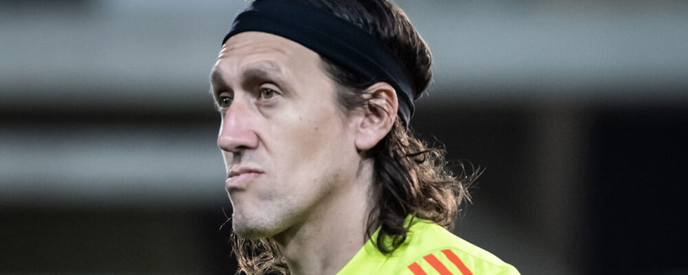 Cássio, do Cruzeiro, defende Tite e confronta jornalista: ‘Quer ganhar engajamento’