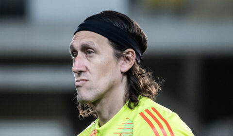 Cássio, do Cruzeiro, defende Tite e confronta jornalista: ‘Quer ganhar engajamento’