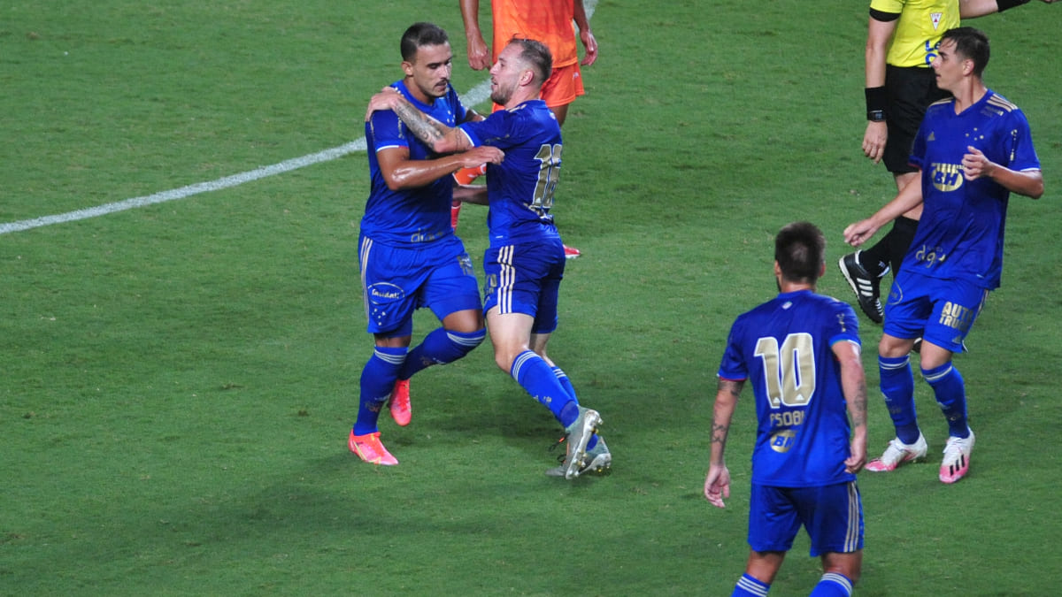 Atacante William Pottker defendeu o Cruzeiro entre novembro de 2020 e junho de 2021 (foto: Alexandre Guzanshe/EM/D.A Press)
