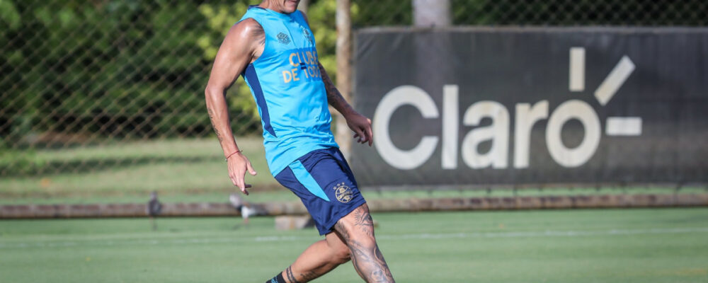 ‘Conexão Galo’: Pavón e Marcos Rocha travam duelo particular no Grêmio