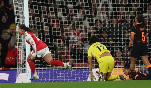 Corinthians luta, mas Arsenal se impõe em jogaço e é campeão do Mundial Feminino
