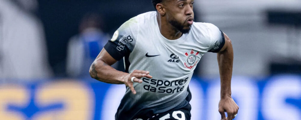 Corinthians rescinde contrato com volante que demorou 35 para se apresentar