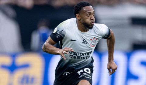 Corinthians rescinde contrato com volante que demorou 35 para se apresentar