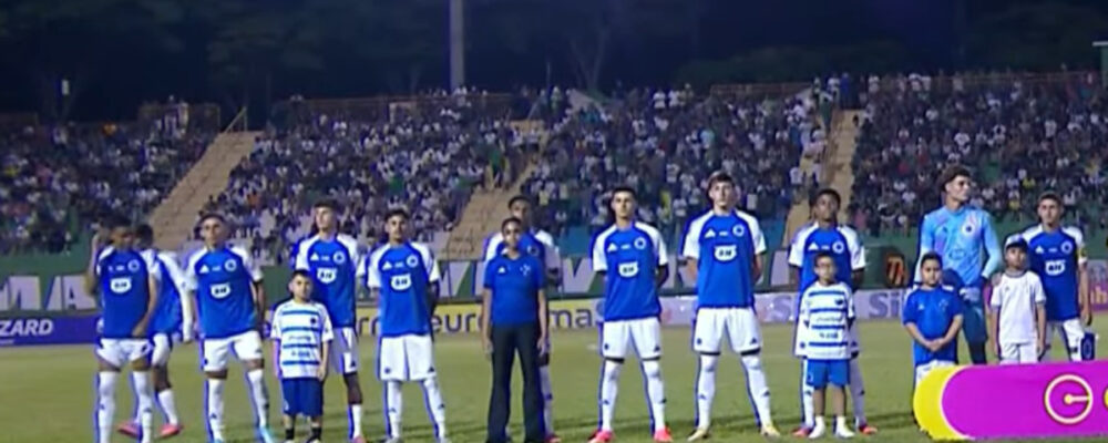 Craque do Cruzeiro na Copinha comemora gol em 2º jogo na Europa