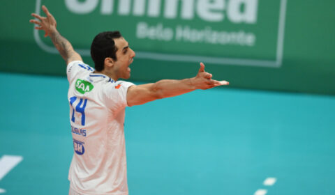 Cruzeiro: Douglas Souza alfineta árbitro de clássico na Superliga de Vôlei