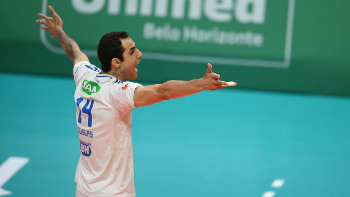 Douglas Souza durante o clássico entre Minas e Cruzeiro, na Superliga Masculina de Vôlei (foto: Agência i7/Cruzeiro)
