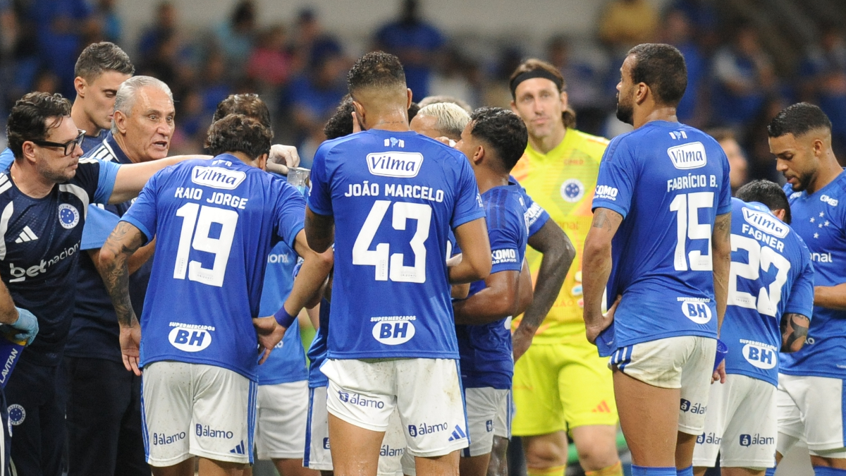 Cruzeiro perdeu para Coritiba por 2 a 1, no Mineirão, pela segunda rodada do Brasileiro (foto: Alexandre Guzanshe/EM/DA Press)