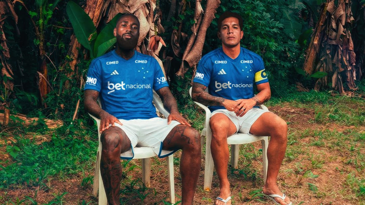 Cruzeiro parafraseou a capa do álbum Debí Tirar Más Fotos, do cantor Bad Bunny (foto: Reprodução/Cruzeiro)