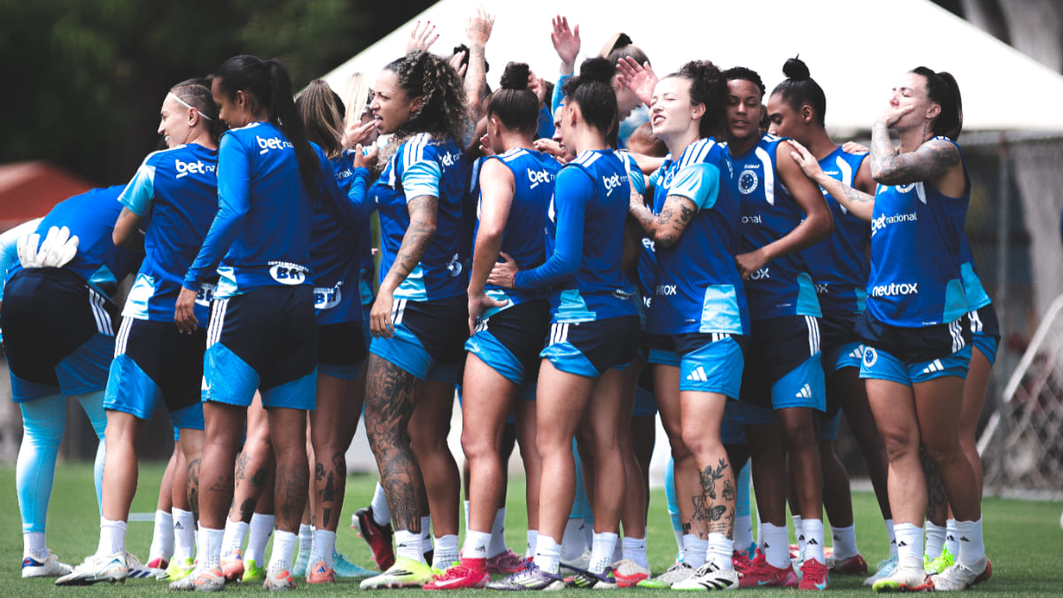 Jogadoras do Cruzeiro em treinamento na Toca da Raposa 1, em Belo Horizonte (foto: Gustavo Martins/Cruzeiro)