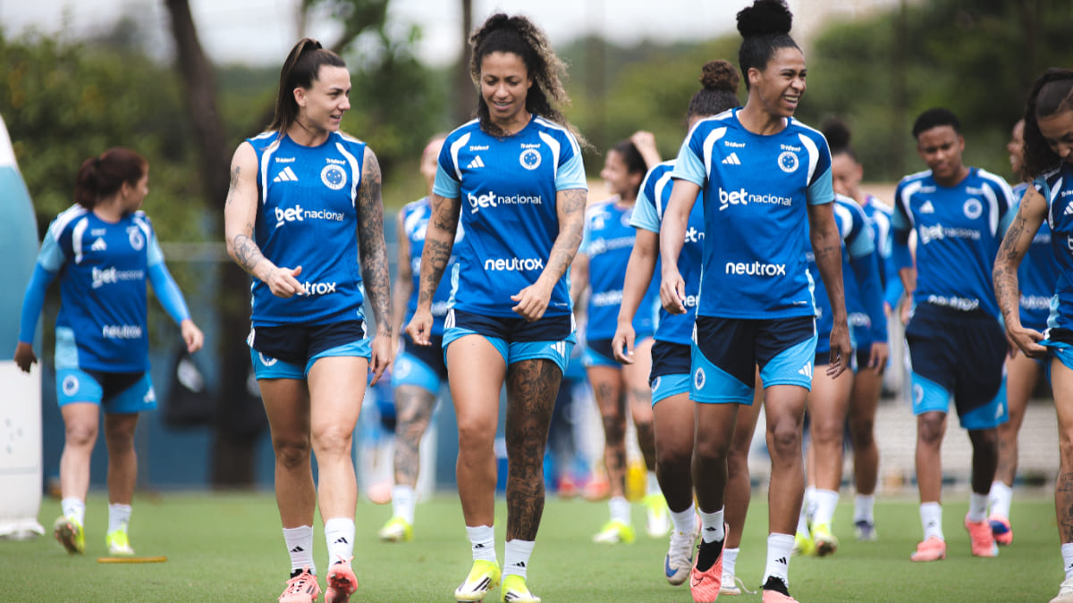 Paloma Maciel, Byanca Brasil e Tainara em treinamento do Cruzeiro, na Toca da Raposa 1, em Belo Horizonte (foto: Gustavo Martins/Cruzeiro)
