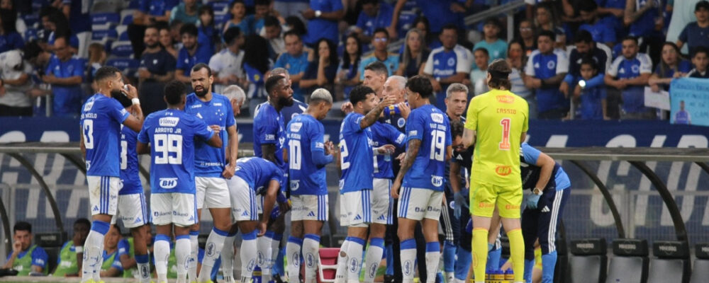 Cruzeiro perde para Coritiba e segue na lanterna do Brasileiro; veja classificação