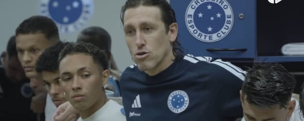Cruzeiro revela diálogo entre jogador e dirigente, que promete: ‘Vamos dar a vida por vocês’
