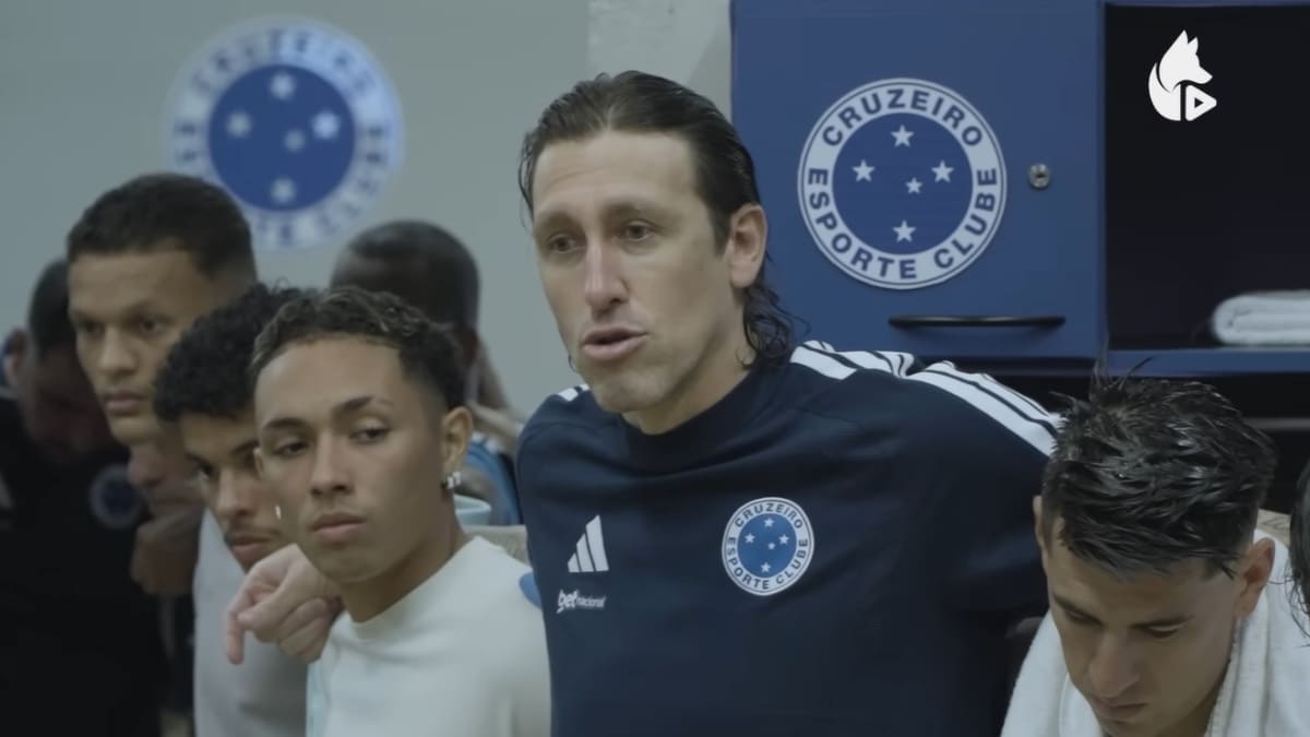 Cássio, goleiro do Cruzeiro, em conversa em um dos vestiários do Mineirão, em Belo Horizonte (foto: Reprodução/TV Cruzeiro)