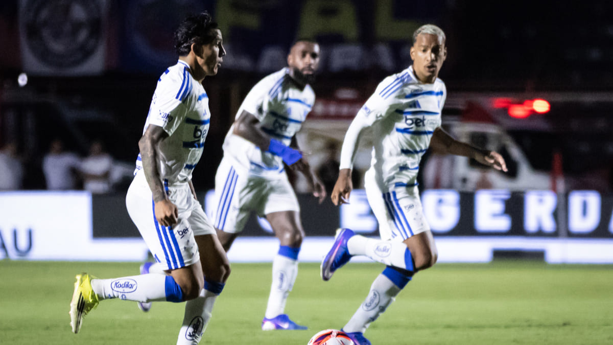 Lucas Romero, Gerson e Matheus Pereira, meio-campistas do Cruzeiro (foto: Gustavo Aleixo/Cruzeiro)
