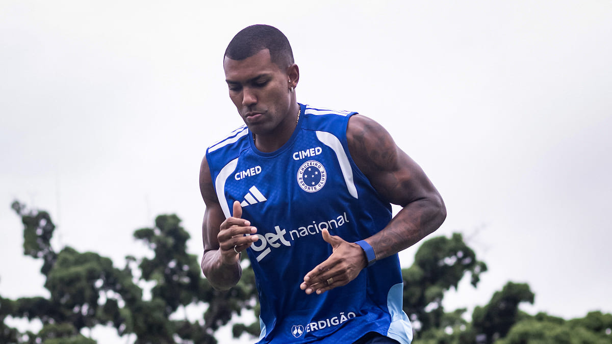 Walace, volante do Cruzeiro, em treinamento na Toca da Raposa 2, em Belo Horizonte (foto: Gustavo Aleixo/Cruzeiro)