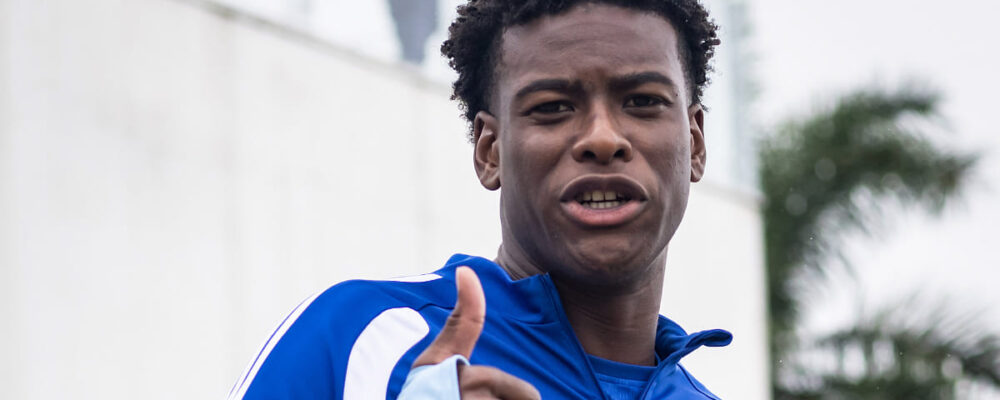 Cruzeiro vai ao mercado em busca de zagueiro? Diretor responde