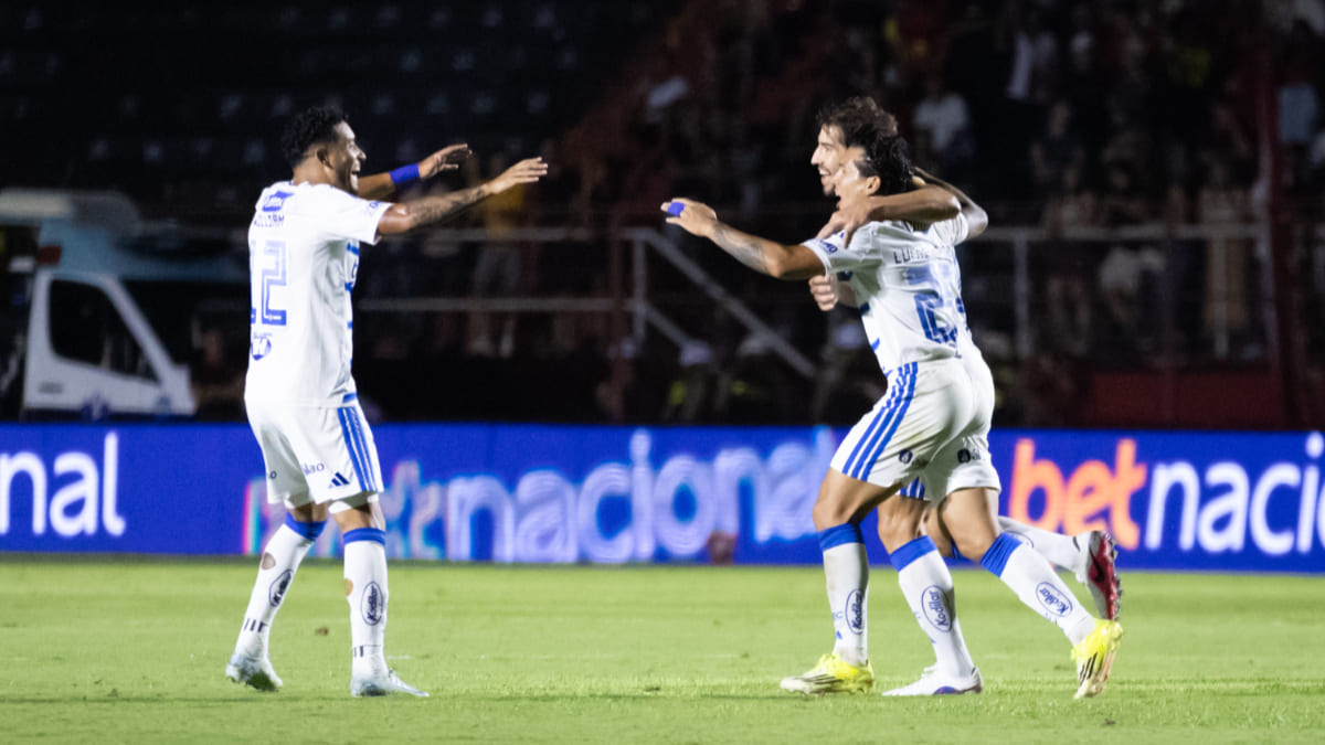 Lucas Silva marcou o primeiro gol do Cruzeiro na vitória por 2 a 1 sobre o Pouso Alegre, pela ida da semifinal do Mineiro (foto: Gustavo Aleixo/Cruzeiro)