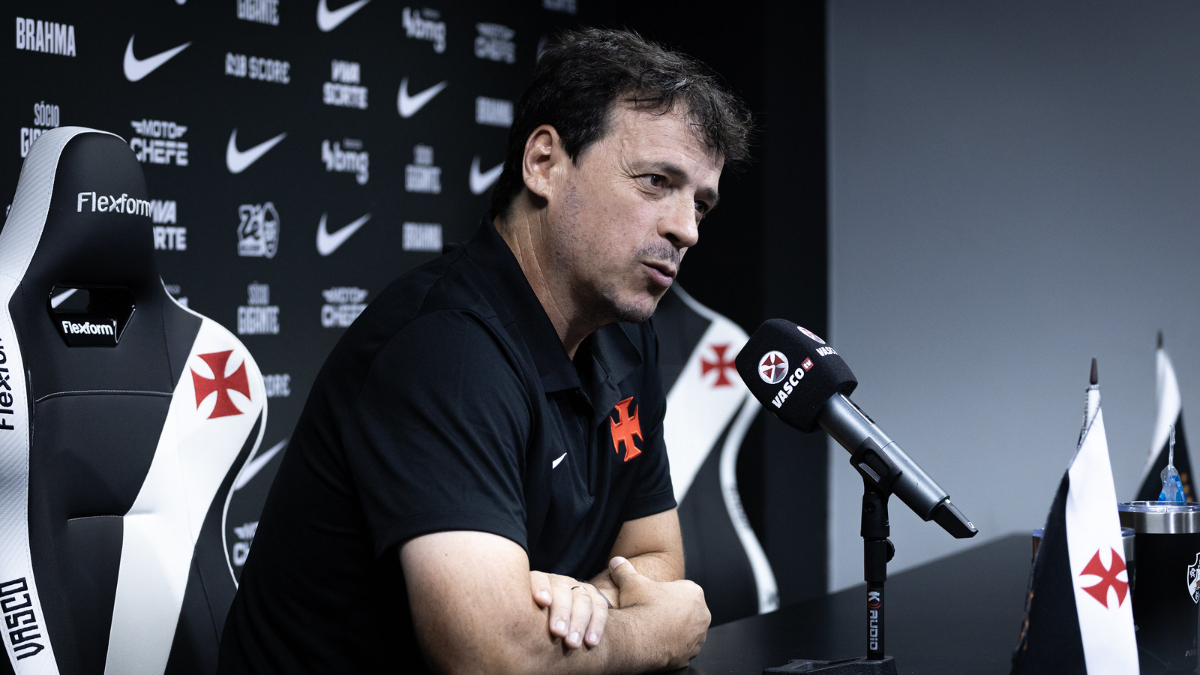 Fernando Diniz durante entrevista coletiva pelo Vasco (foto: Matheus Lima/Vasco)