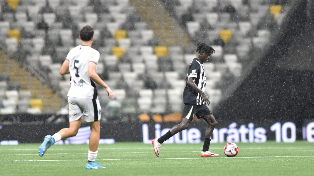 Cissé, meio-campista do Atlético em ação no Mineiro (foto: Ramon Lisboa/EM/D.A. Press)
