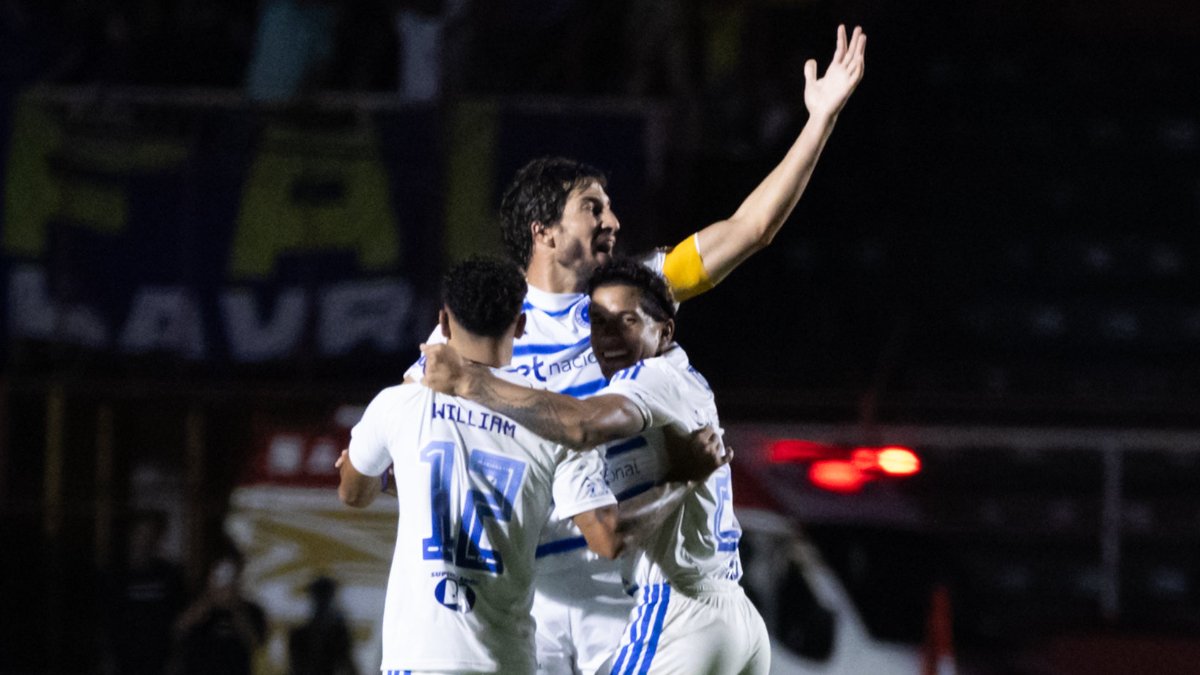 Jogadores do Cruzeiro comemoram gol contra o Pouso Alegre no Mineiro (foto: Gustavo Aleixo/Cruzeiro)