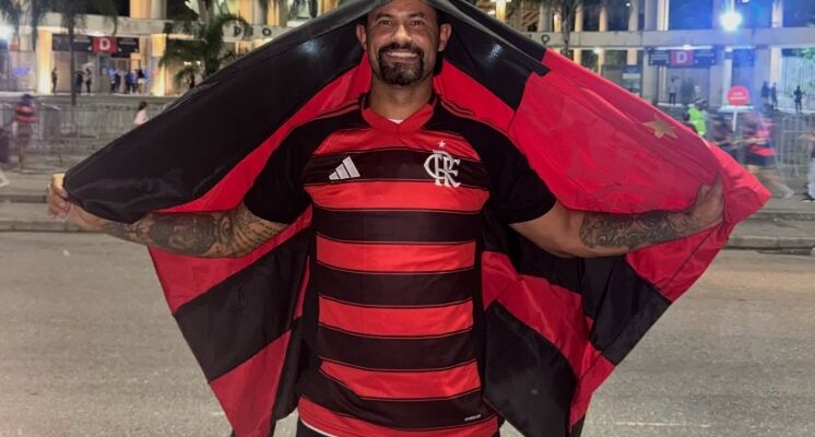Em liberdade condicional, Bruno acompanha jogo do Flamengo no Maracanã: ‘Recordar é viver’
