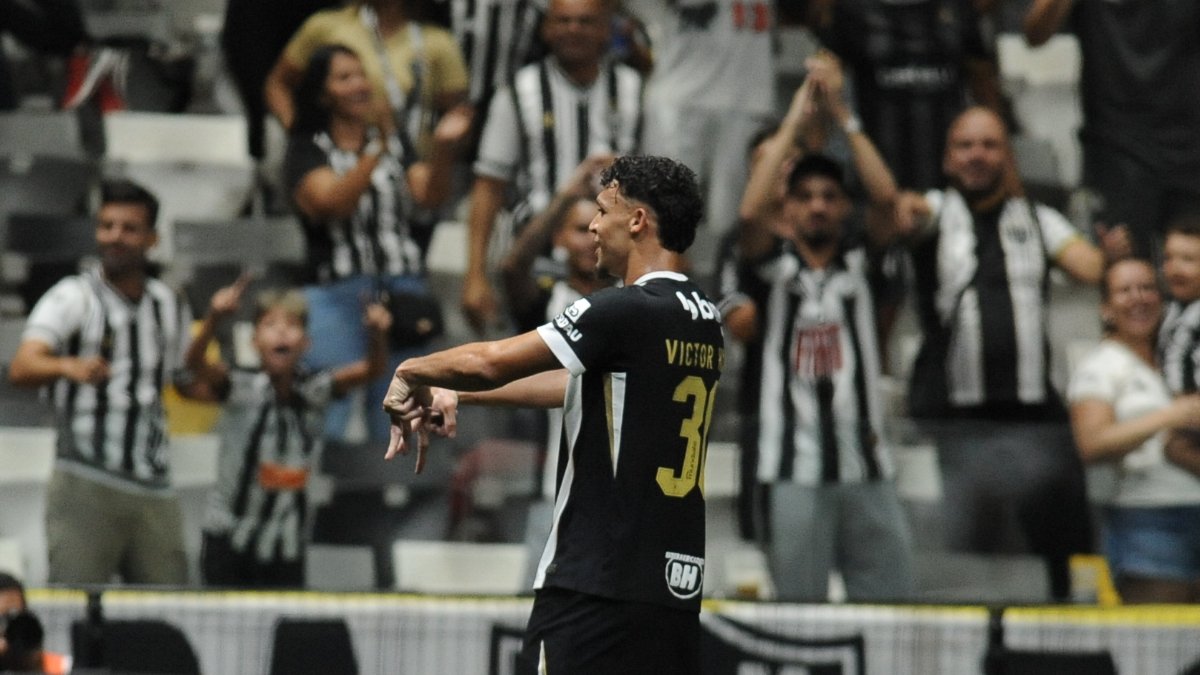 Victor Hugo comemora gol pelo Atlético (foto: Alexandre Guzanshe/EM/D.A. Press)