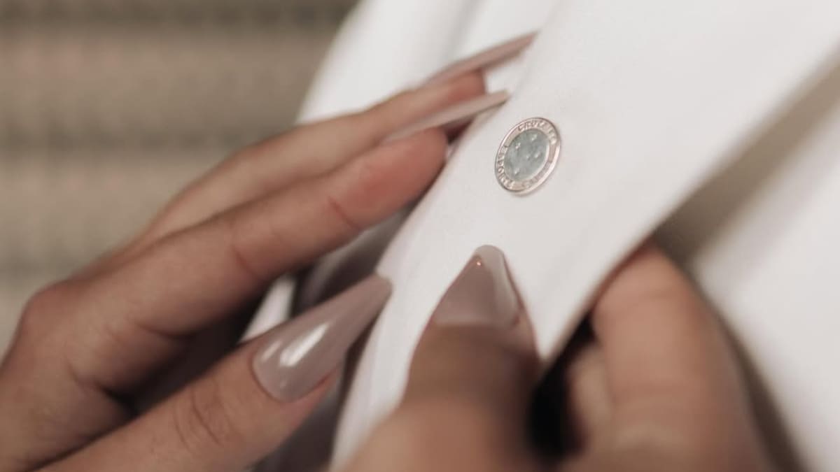 Byanca Brasil, atacante, utilizou um broche do Cruzeiro no casamento com Gleice Schwenk (foto: Reprodução/Instagram)