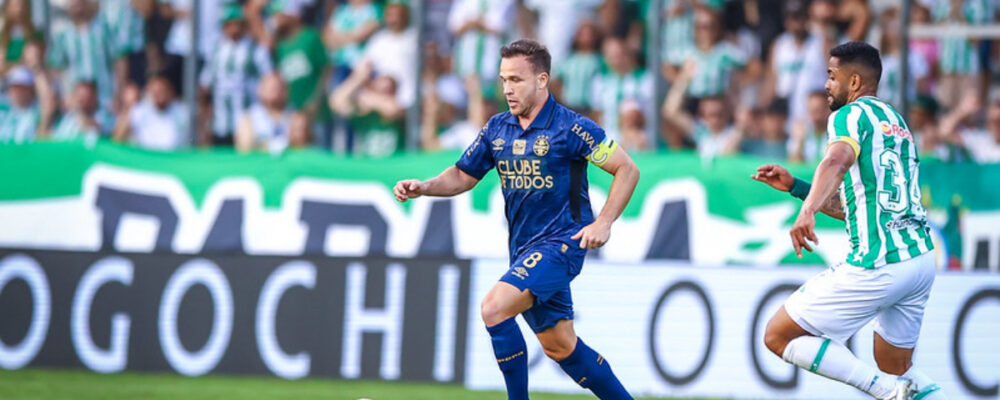 Estrela do Grêmio vira desfalque para jogo contra o Atlético