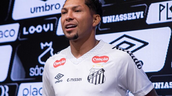 Ex-Atlético, Rony é elogiado por torcedores do Santos em estreia como titular: ‘Absurdo’