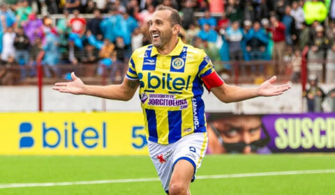 Ex-Cruzeiro, Barcos joga 35 minutos e anota hat-trick com direito a golaço de falta