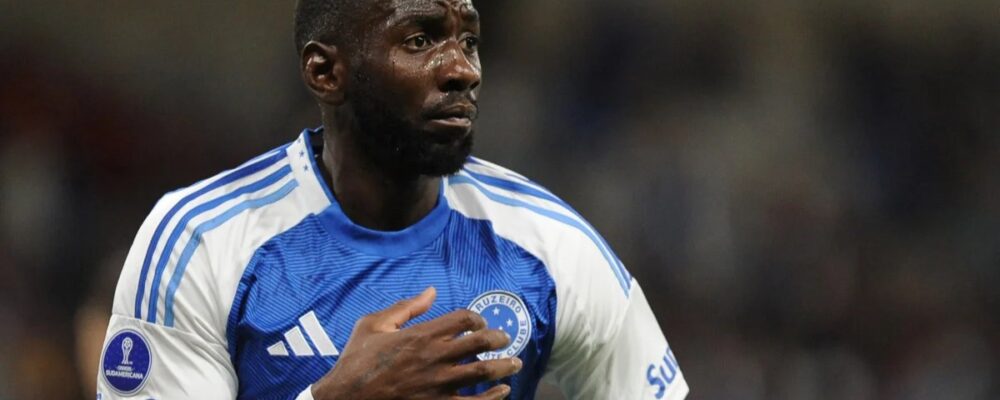 Ex-atacante do Cruzeiro, Bolasie pede ajuda a vítimas em Juiz de Fora e Ubá