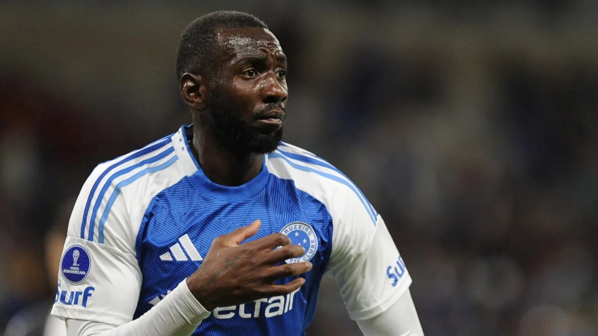 Bolasie com a camisa do Cruzeiro (foto: Alexandre Guzanshe/EM/D.A. Press.)