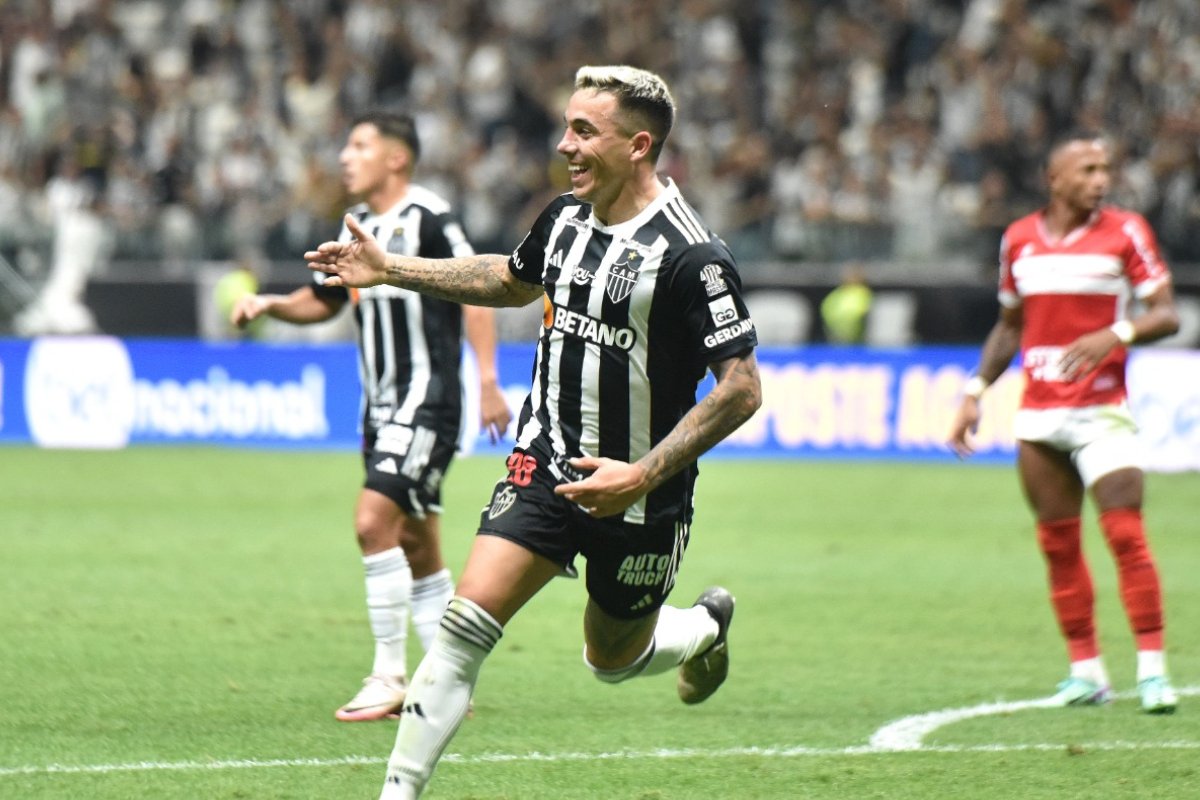 Saravia comemorando gol marcado pelo Atlético (foto: Ramon Lisboa/EM/DA.Press)