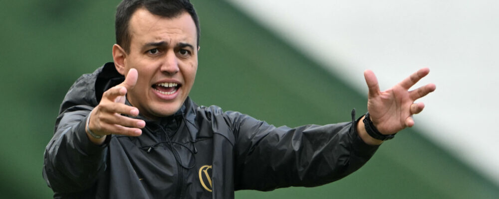 Futebol feminino: Corinthians demite o técnico Lucas Piccinato