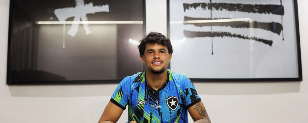 Goleiro Bruninho Samudio realiza sonho no Botafogo, e torcedores reagem