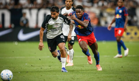 Goleiro pega pênalti, Corinthians bate Bragantino e vence a 1ª no Brasileiro