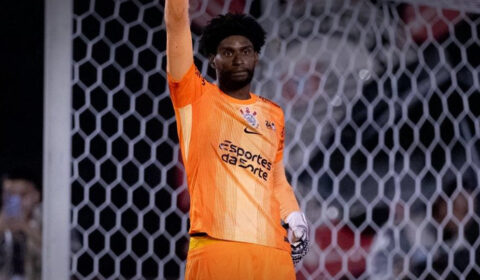 Hugo Souza brilha nos pênaltis, e Corinthians vai à semifinal do Paulistão