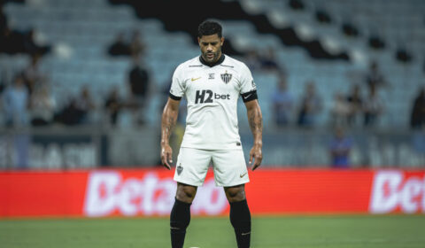Hulk reclama de arbitragem em Grêmio x Atlético: ‘Não segue critério’