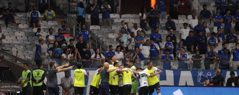 Jogador do Coritiba exalta vitória sobre o Cruzeiro: ‘Poderia ter sido cinco gols’