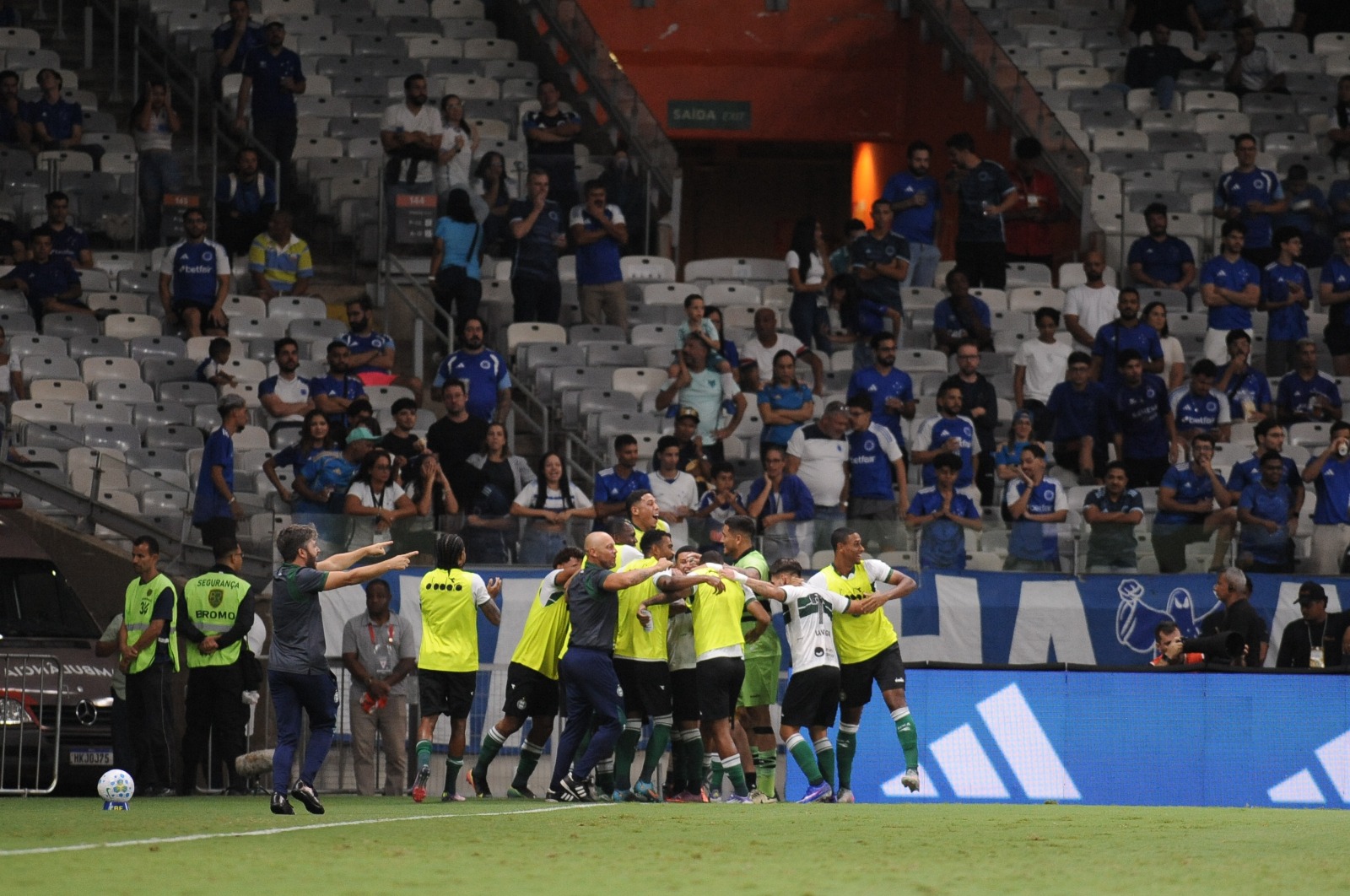 Coritiba venceu o Cruzeiro no Mineirão pela segunda rodada do Brasileirão (foto: Ramon Lisboa/EM/D.A Press)