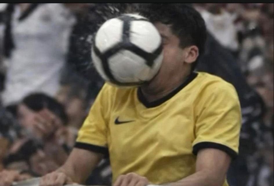 Torcedor do Corinthians levou bolada no rosto (foto: Reprodução)