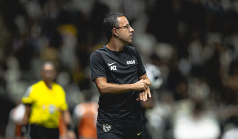 Jogadores da base vão ter chance? Auxiliar do Atlético explica planejamento