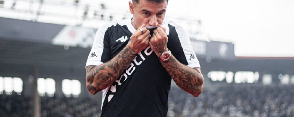 Jogadores demonstram apoio a Coutinho em declaração sobre saída do Vasco: ‘Cabeça erguida, meu irmão’