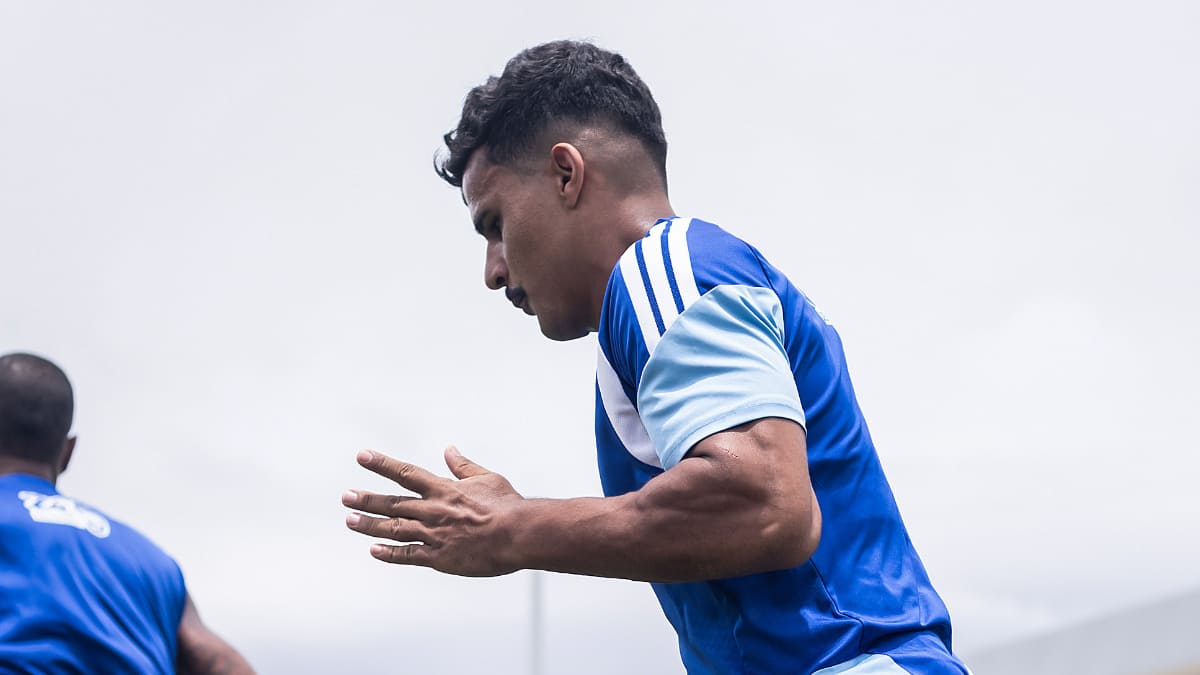 Kaiki, lateral-esquerdo do Cruzeiro, em treinamento na Toca da Raposa 2, em Belo Horizonte (foto: Gustavo Aleixo/Cruzeiro)