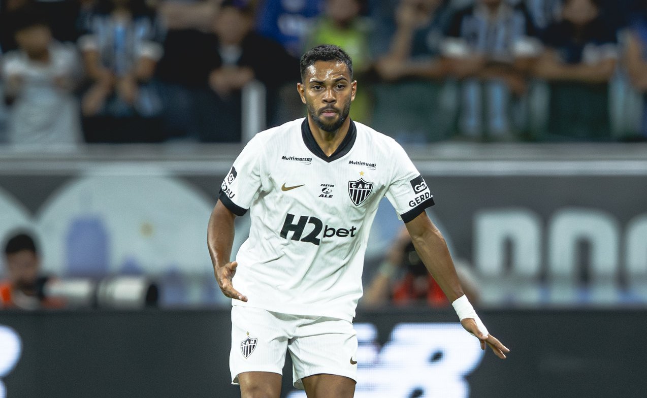 Renan Lodi, lateral-esquerdo do Atlético, em ação contra o Grêmio (foto: Pedro Souza/Atlético)