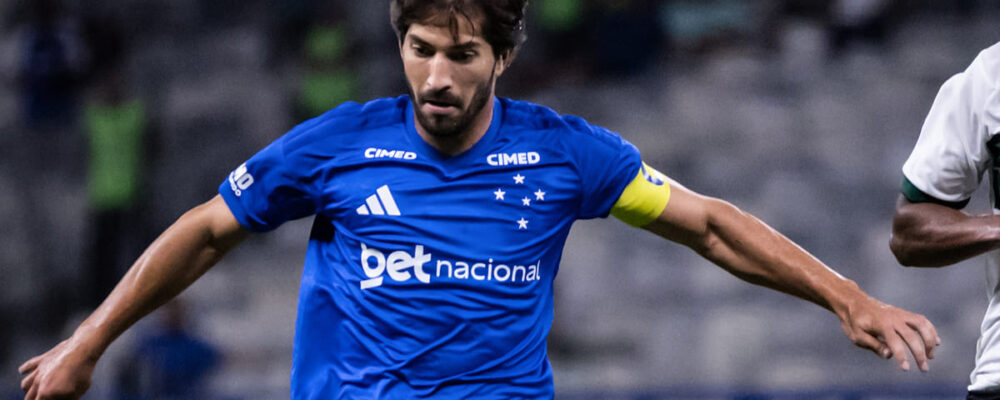 Lucas Silva reage à perda de titularidade para Gerson e se declara ao Cruzeiro