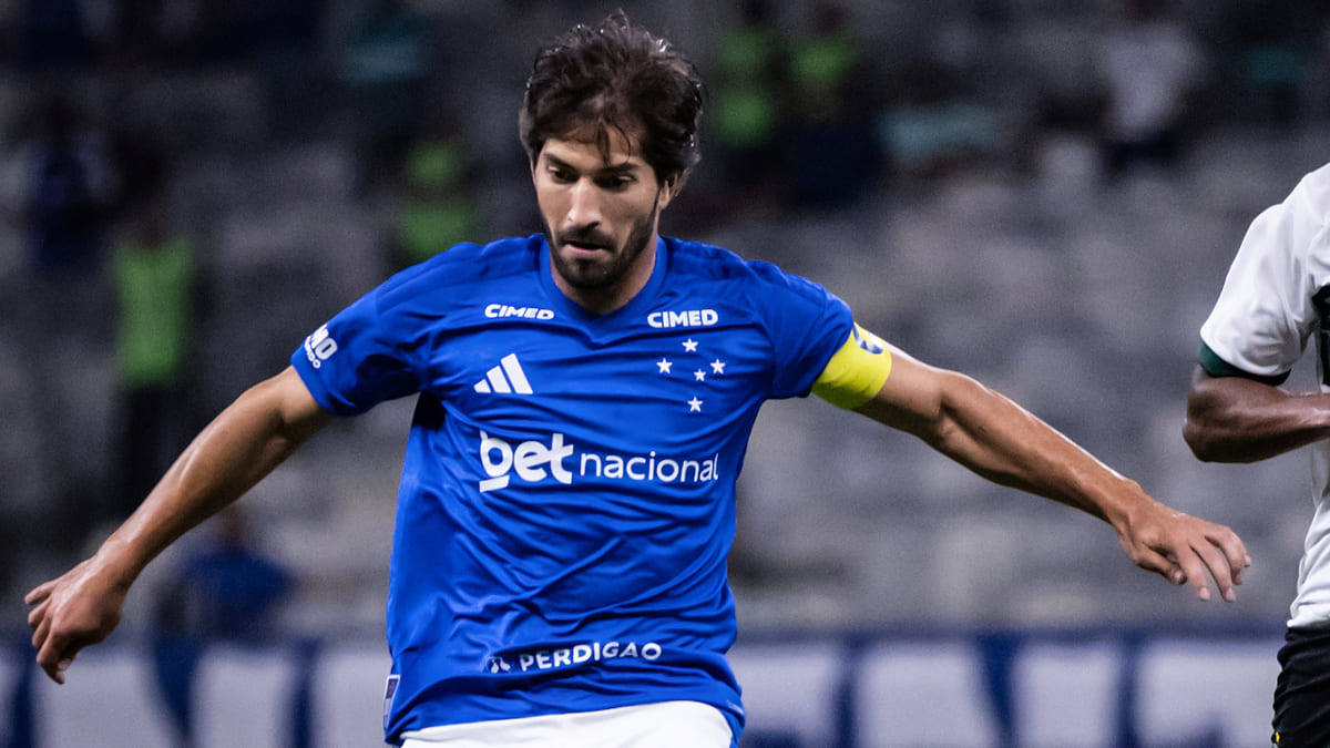 Lucas Silva, volante do Cruzeiro, no gramado do Mineirão, em Belo Horizonte (foto: Gustavo Aleixo/Cruzeiro)