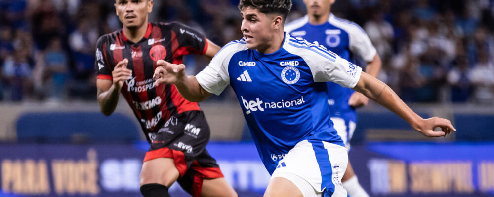 Meia confirma saída e manda recado à torcida do Cruzeiro: ‘Gratidão eterna’